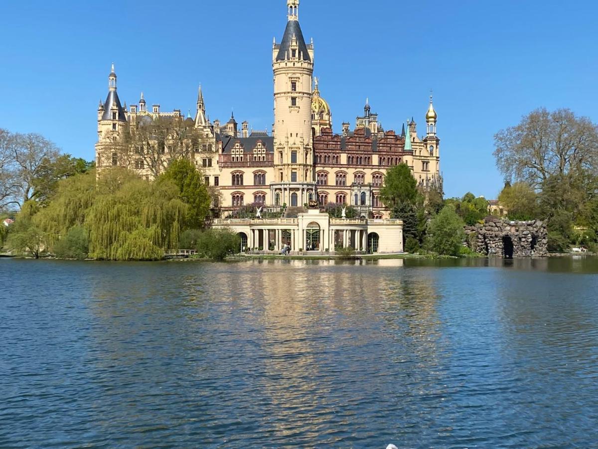 Stilvolle Ferienwohnung In Der Naehe Von Schwerin Dummer Exterior photo